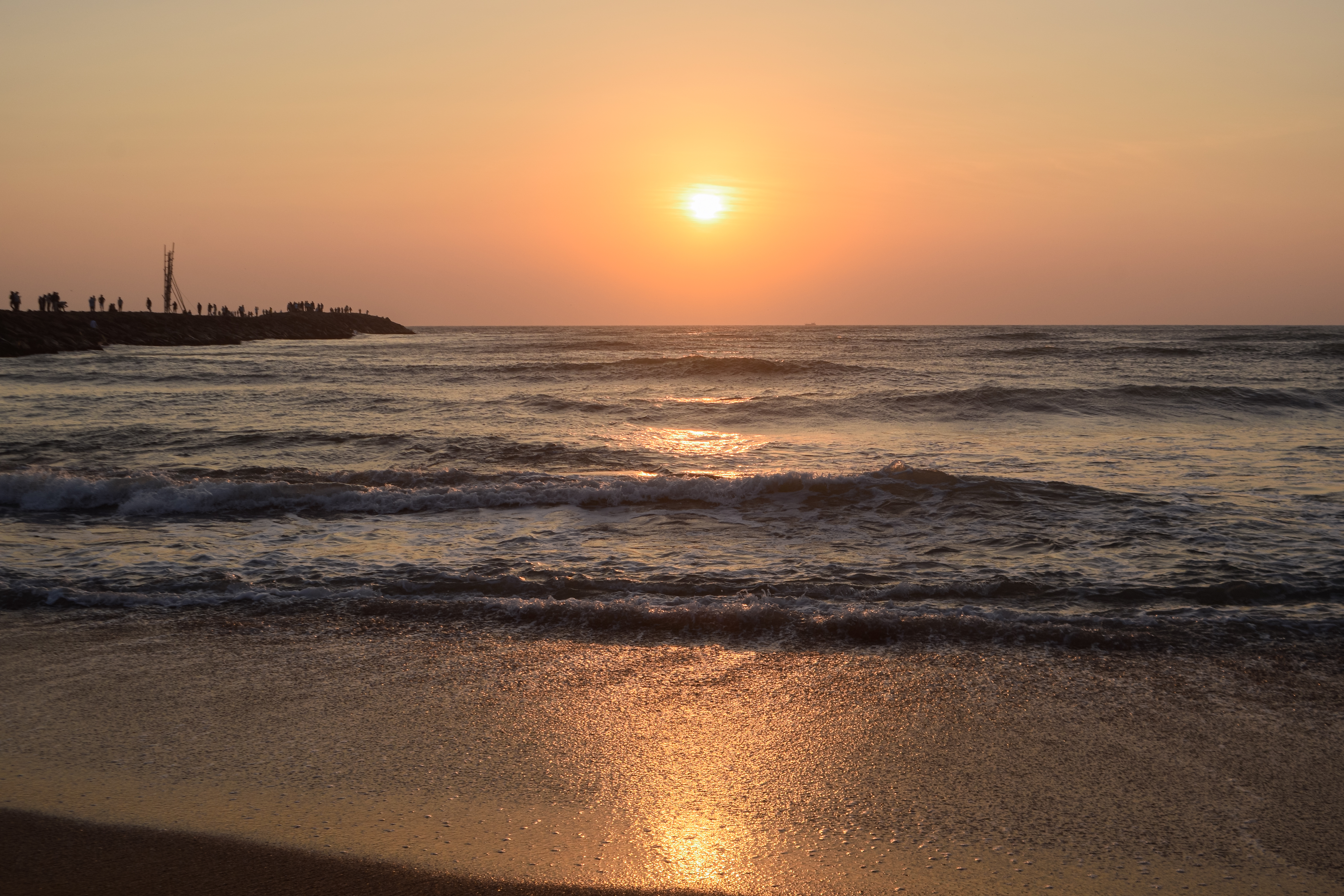 Kanyakumari Sunrise Beach Photo – Golden Morning Waves