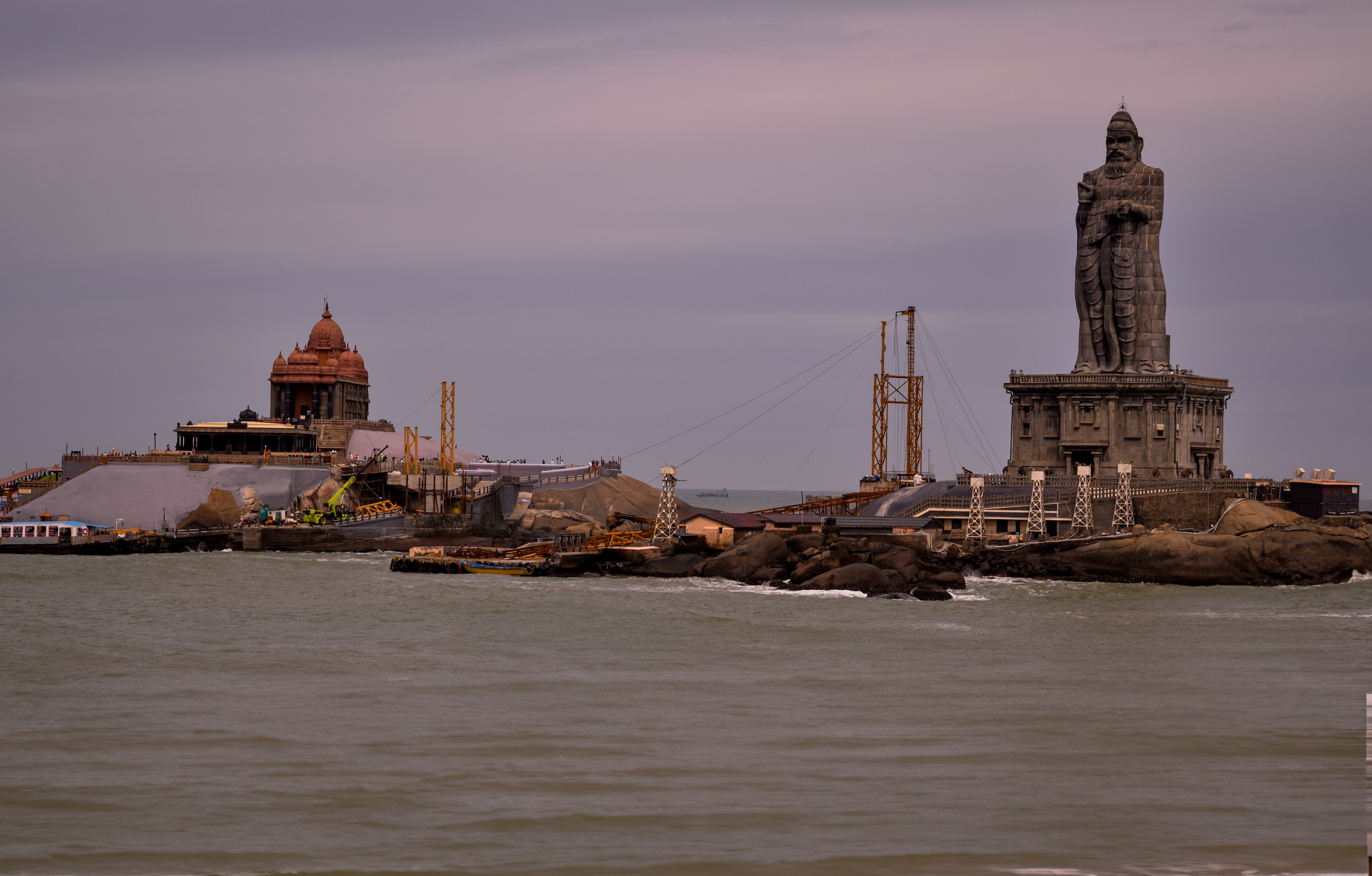 Monuments before the link bridge