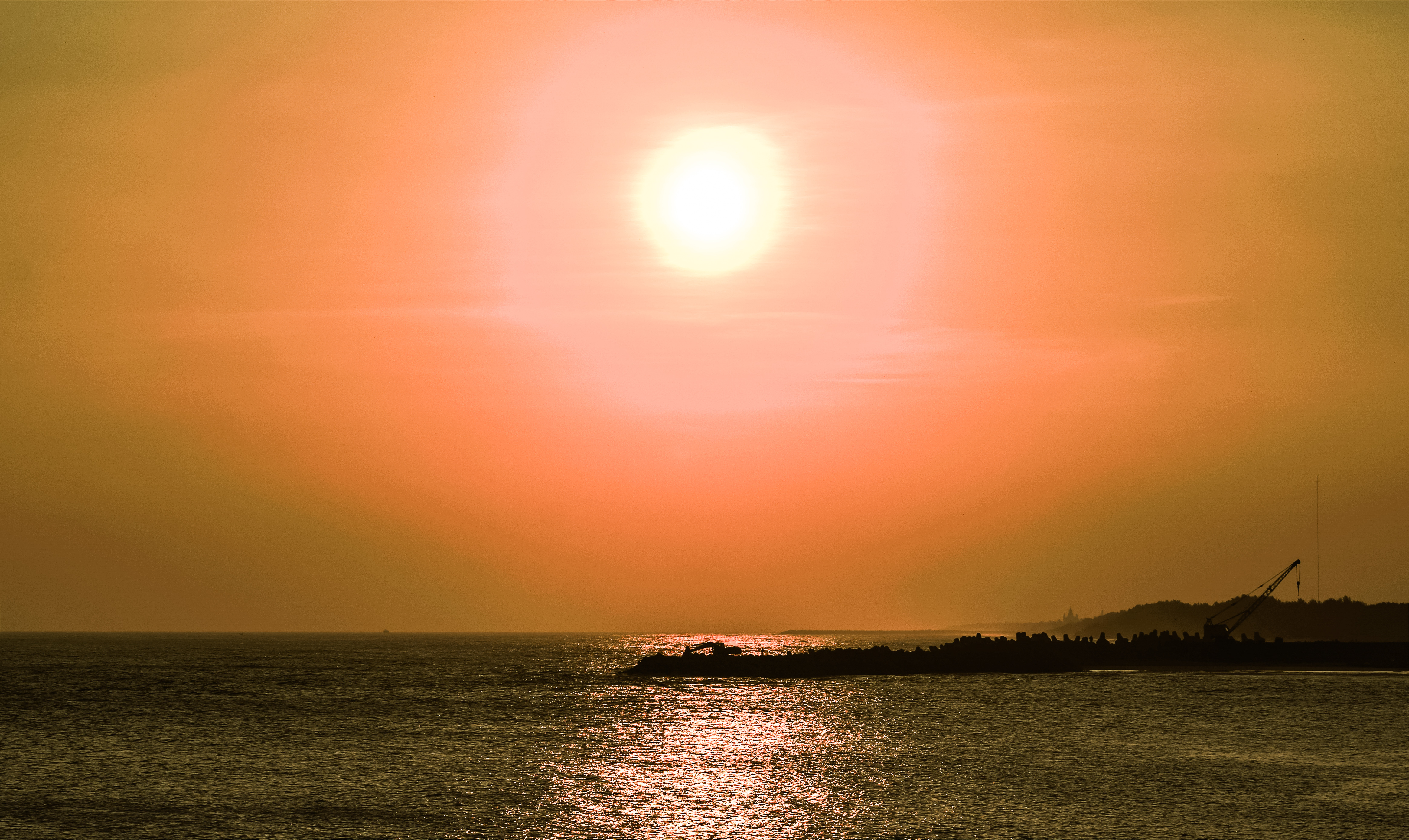 Golden Sunset Over the Ocean – Evening Sea Landscape