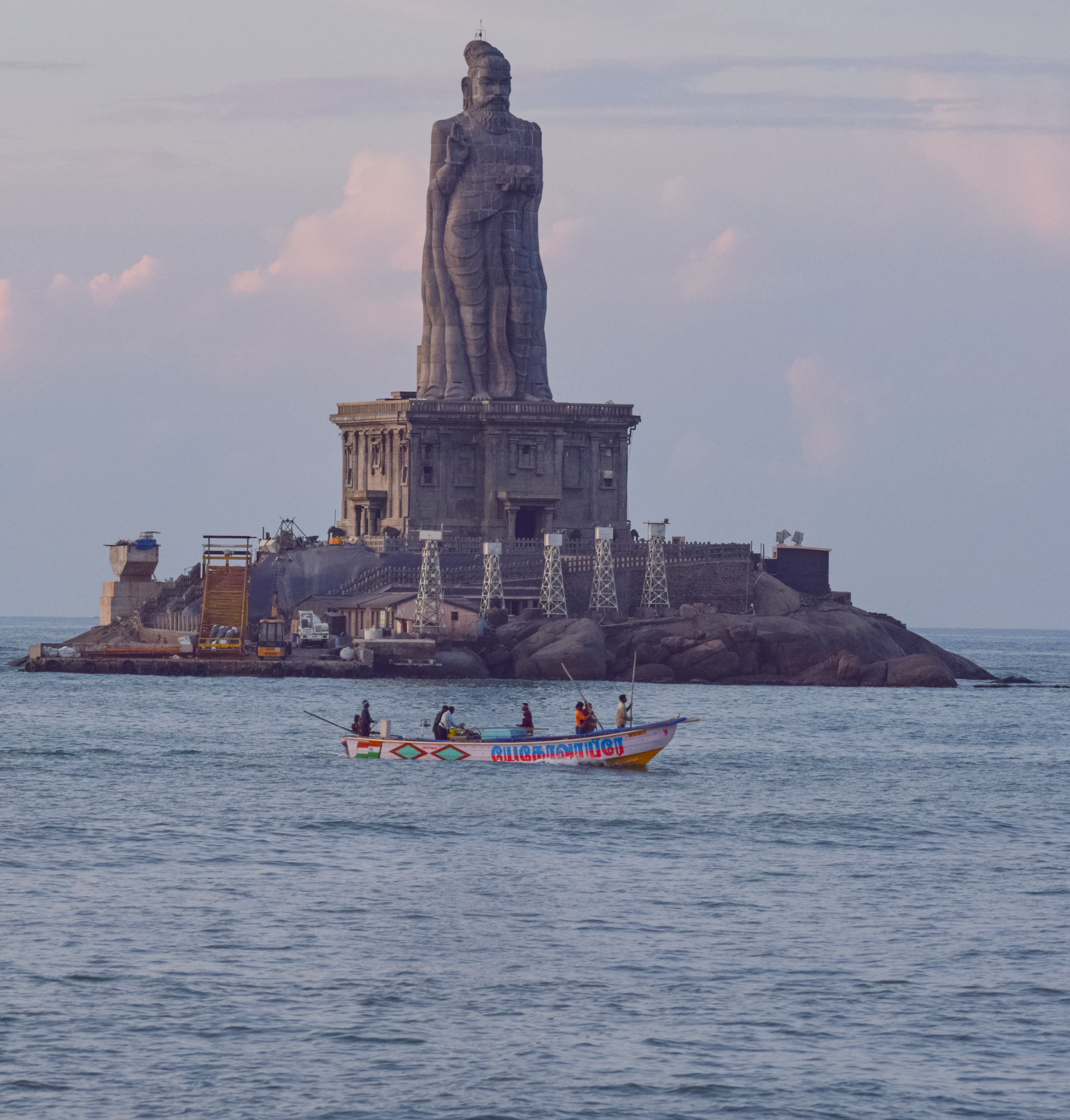Fishing Boat Near Thiruvalluvar Statue – Kanyakumari Landmark Seascape | Kanyakumari Sunrise Media