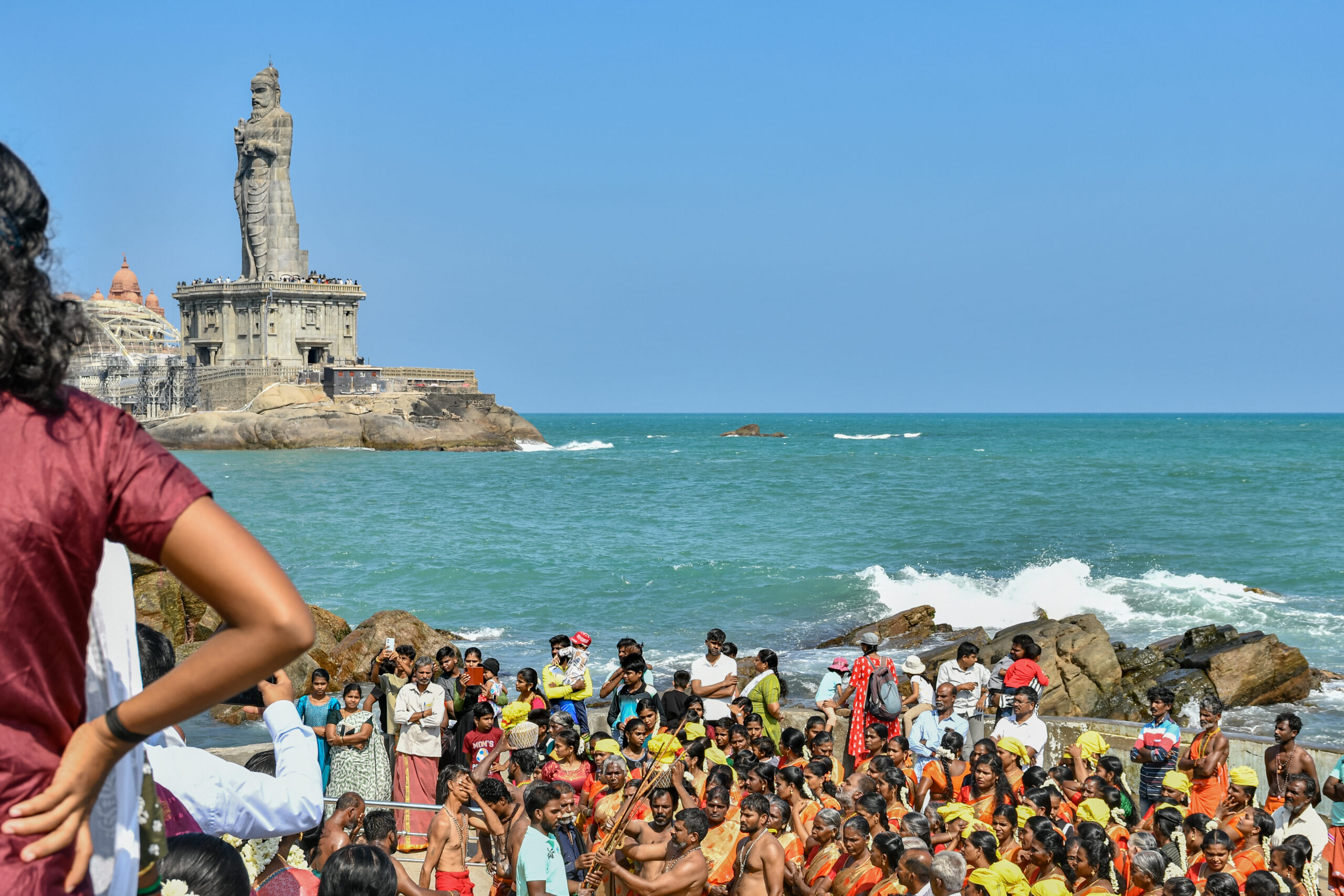 Triveni Sangam Devotional Ritual – Kanyakumari (2 Photo Bundle)